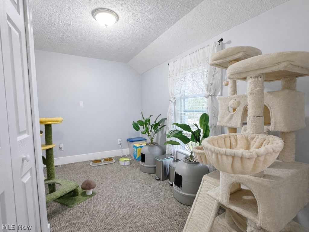 Smith Realty Company's Roundho - Residential