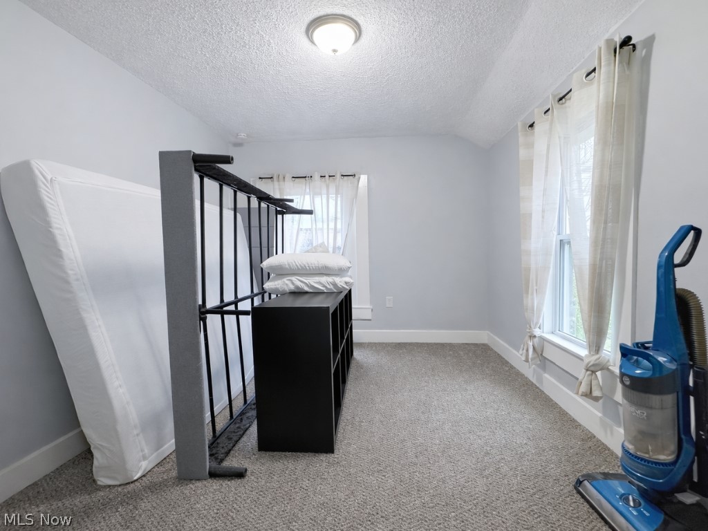 Smith Realty Company's Roundho - Residential