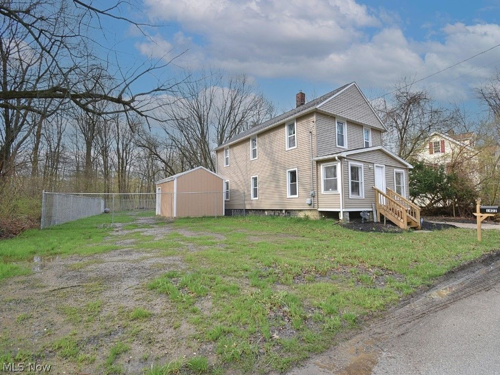 Photo of 1422 W 30th Street, Ashtabula, OH 44004 (MLS # 5201056)