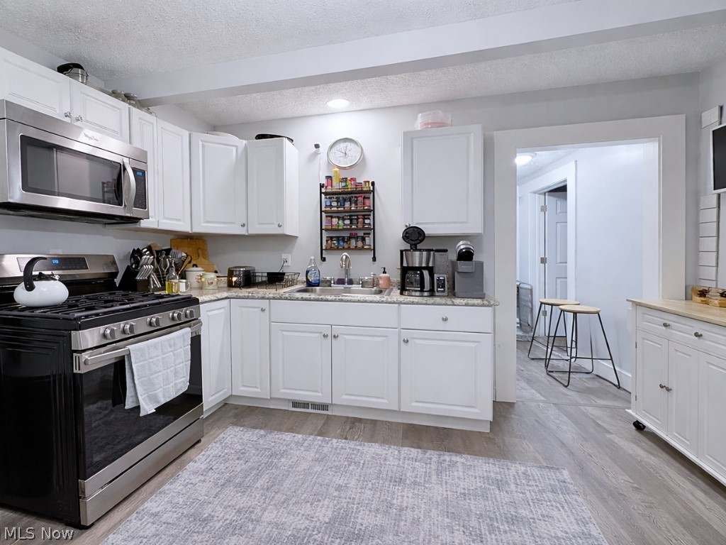 Smith Realty Company's Roundho - Residential