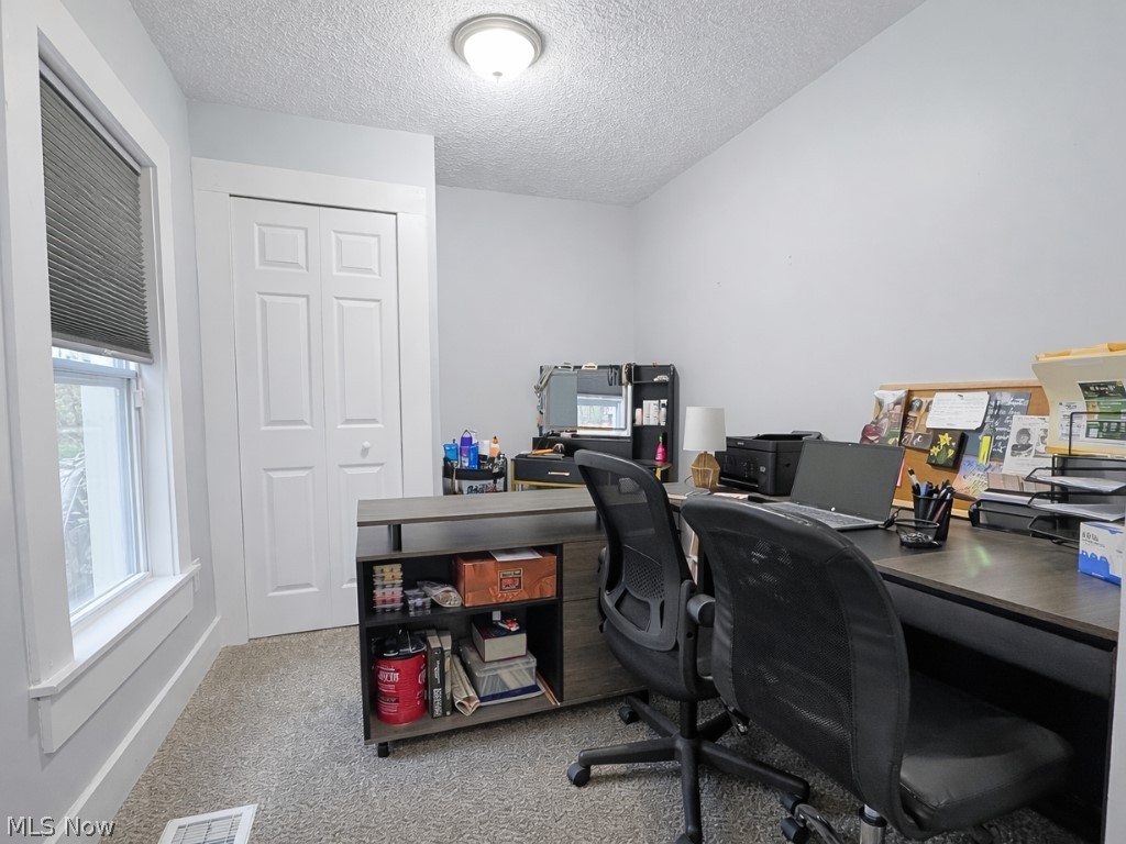 Smith Realty Company's Roundho - Residential