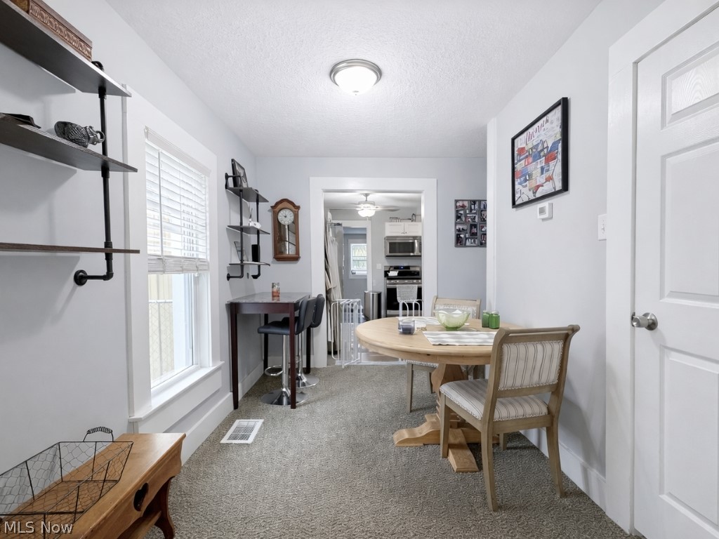 Smith Realty Company's Roundho - Residential