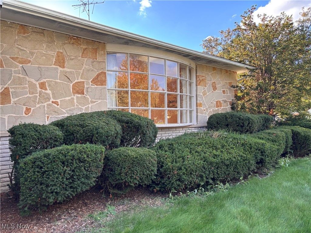 Photo of 15983 Galemore Drive, Middleburg Heights, OH 44130 (MLS # 5165372)