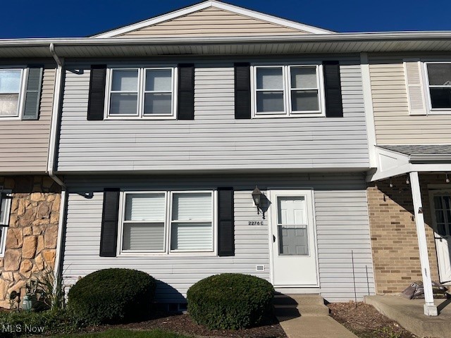 Come see this 3-bedroom, 1-bath townhome in Uniontown, Ohio!
This home features LVT flooring throughout the main level and a large kitchen equipped with stainless steel appliances—perfect for cooking and entertaining. The spacious layout offers comfortable living areas and plenty of natural light.
Whether you’re looking for your first home or a great investment opportunity, this townhome is move-in ready and conveniently located near shopping, dining, and major highways.
Schedule your showing today before it’s gone!
