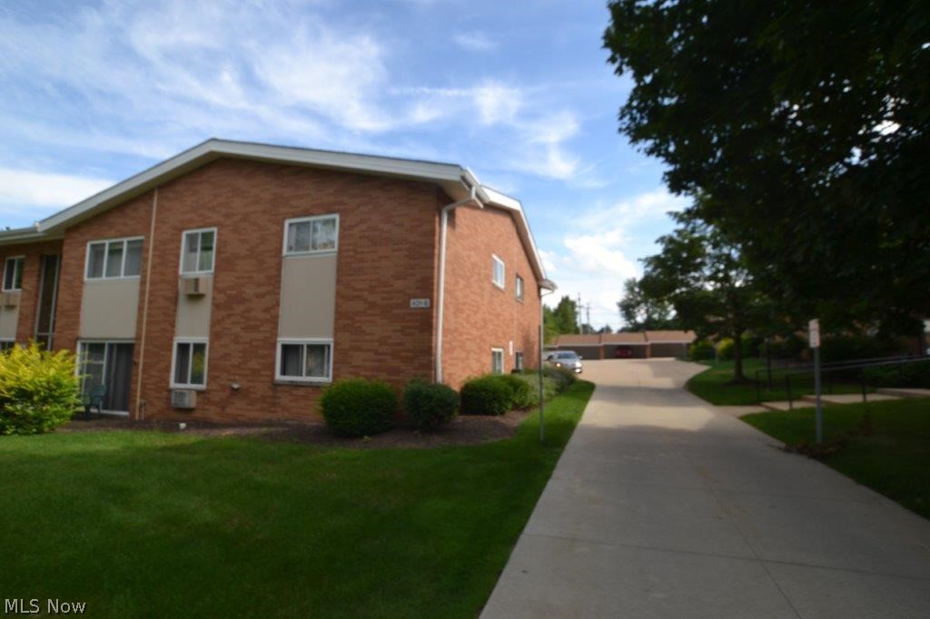Photo 1 of 29 — 431 Tollis 151B, Broadview Heights, OH 44147