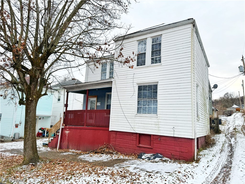 This house is priced to sell! This is a 3-bedroom, 1 bathroom home with a full walk-out basement. With 1230 SQFT to work with, the possibilities are endless! This is an investor's dream, so don't miss out! Schedule a showing today!