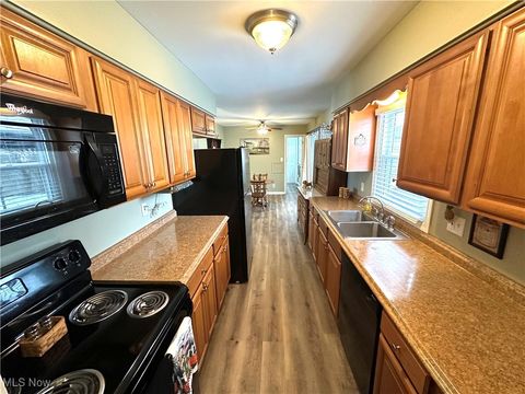 Tiny photo for 5604 Colgate Avenue, Austintown, OH 44515 (MLS # 5176634)