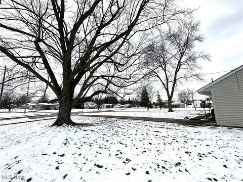 Tiny photo for 5604 Colgate Avenue, Austintown, OH 44515 (MLS # 5176634)