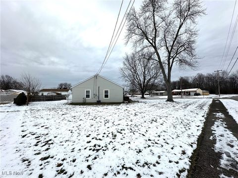 Tiny photo for 5604 Colgate Avenue, Austintown, OH 44515 (MLS # 5176634)