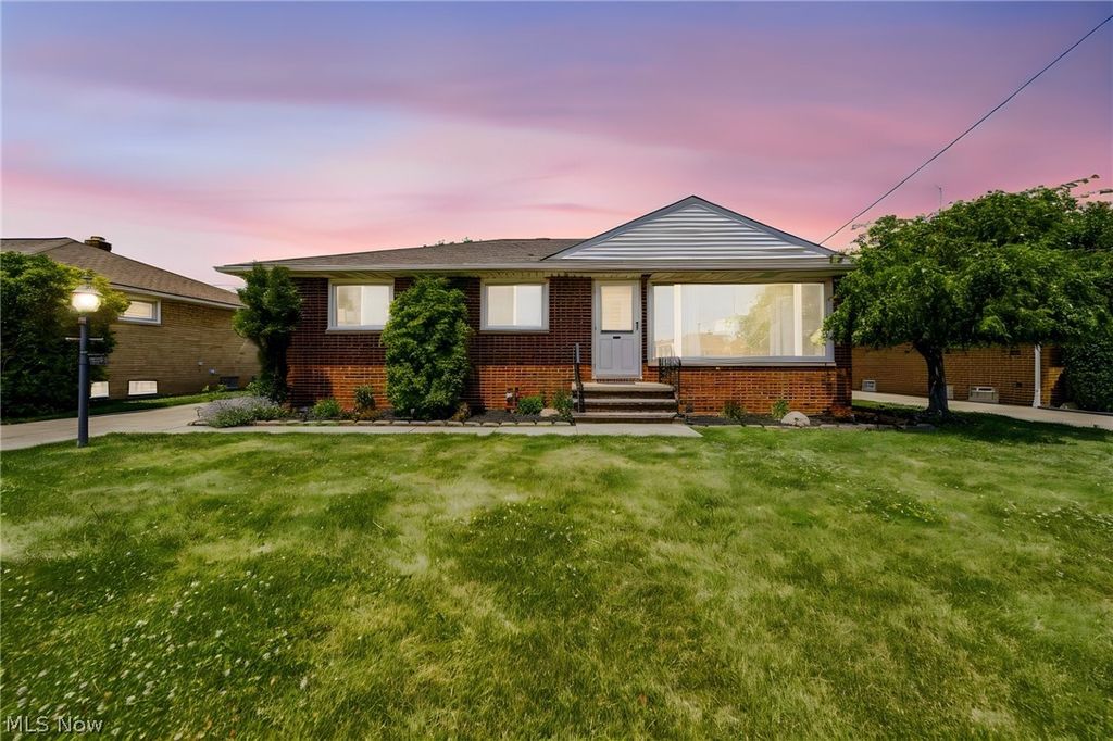 Photo of 3308 Somia Drive, Parma, OH 44134 (MLS # 5223641)
