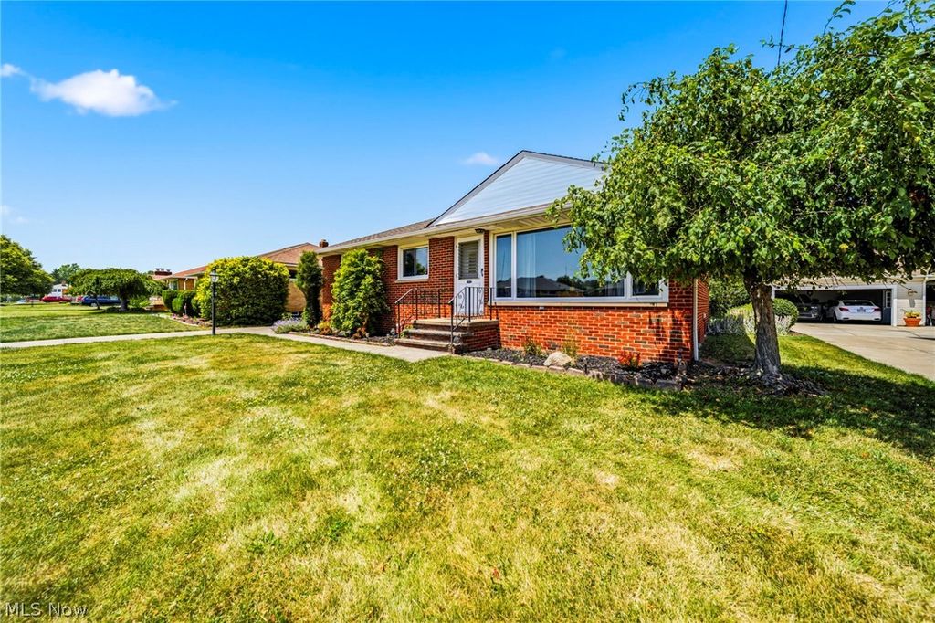 Photo of 3308 Somia Drive, Parma, OH 44134 (MLS # 5223641)