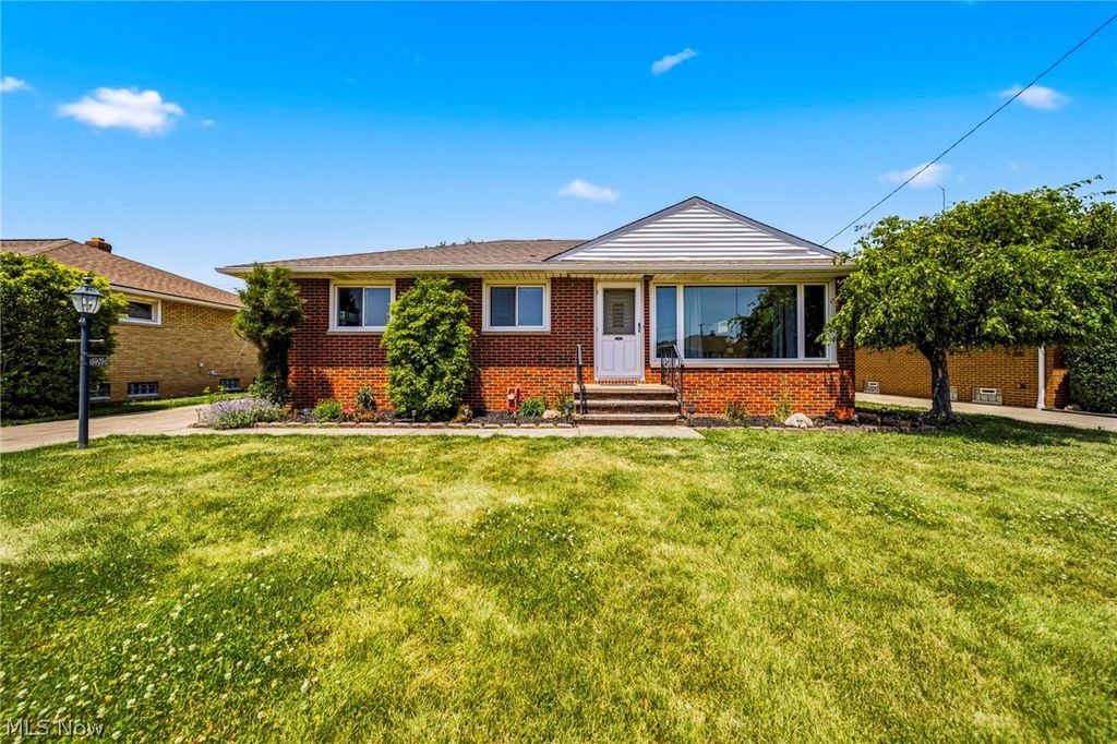 Photo of 3308 Somia Drive, Parma, OH 44134 (MLS # 5223641)