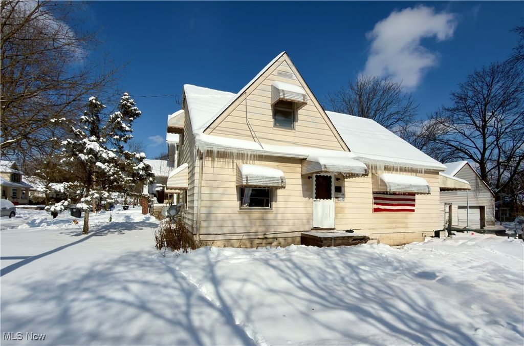 Photo of 35 E Burns Avenue, Akron, OH 44310 (MLS # 5184145)