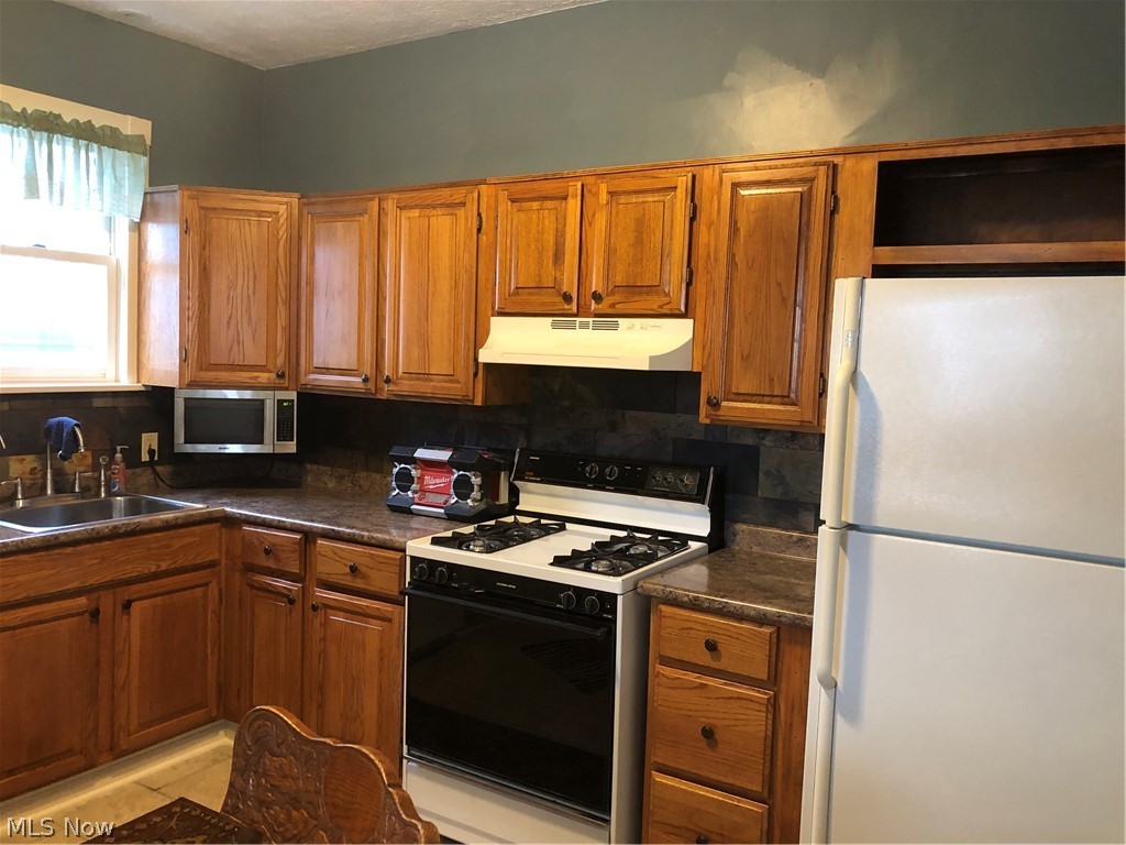 Smiths Sub/Bl 32 - Residential Lease