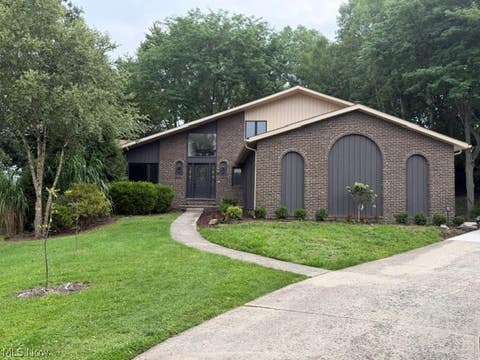 Homes For Sale - 4100 Bunker Court<br/> North Royalton, OH 44133