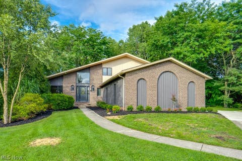 Homes For Sale - 4100 Bunker Court<br/> North Royalton, OH 44133