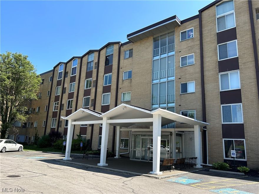 Great top floor unit with cathedral ceilings, updated kitchen with Corian counter tops. Monthly fee includes water, sewer, and gas. (heat and hot water). Owner only pays electric, cable and internet. Close to I-480, shopping and restaurants.