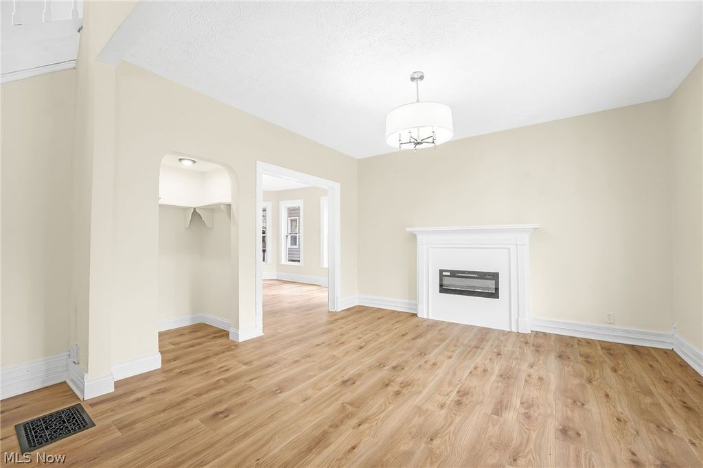 Photo of 322 W 9th Street, Lorain, OH 44052 (MLS # 5201236)