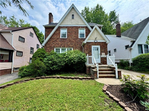 Homes For Sale - 1163 Oxford Road<br/> Cuyahoga County, Cleveland Heights, OH 44121