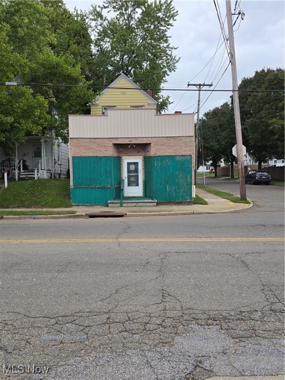 This solid 2-bedroom 1.5 bath home offers a unique blend of residential comfort and entrepreneurial potential. The spacious store front, once a beloved local conner store, is seamlessly connected to the home, making it ideal for business owners looking to work form home or start a new venture. Don't miss this opportunity to combine your home and business in one location! Schedule a viewing today and explore the​​‌​​​​‌​‌​​​‌‌​​​‌‌‌​​‌​​‌‌​​​​ possibilities.