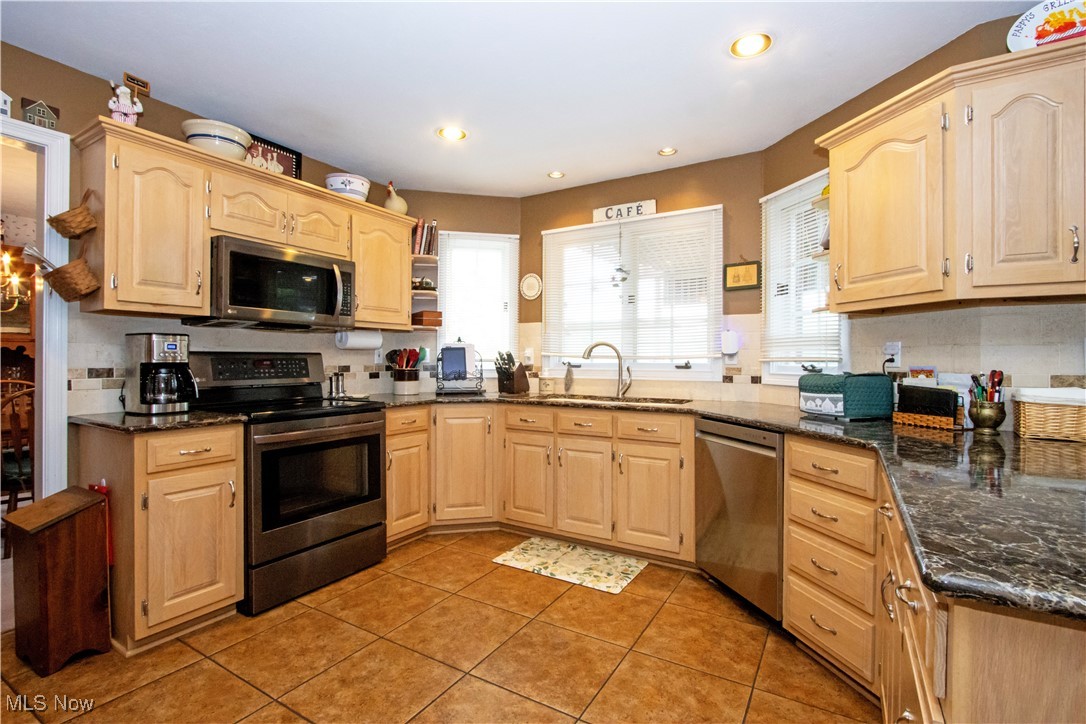 Rittman, Ohio 44270, United States, 4 Bedrooms Bedrooms, ,3 BathroomsBathrooms,Residential,Contingent,148216