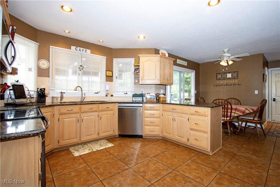 Rittman, Ohio 44270, United States, 4 Bedrooms Bedrooms, ,3 BathroomsBathrooms,Residential,Contingent,148216