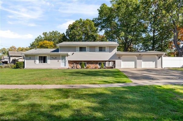 4127 DENISON AVE, LORAIN, OH 44055 - Image f02b161fa77d5f79fee829b68cb1d3f3/2128067712