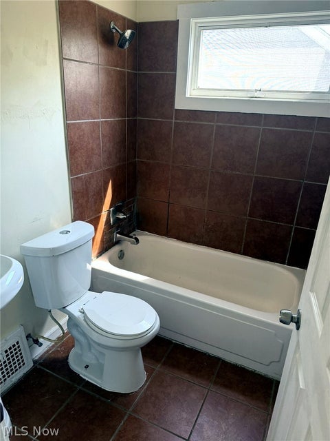 Tiny photo for 932 Vineshire Road, Cleveland Heights, OH 44121 (MLS # 5239634)