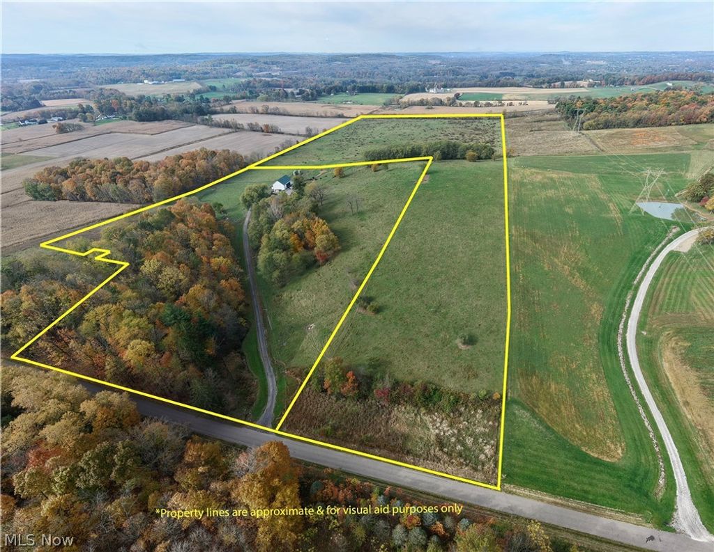 Photo of Kemary Avenue SW, Navarre, OH 44662 (MLS # 5197553)