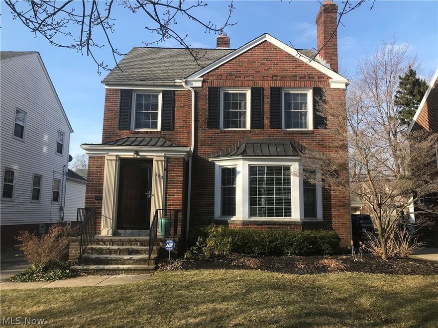 Well maintained 3 bedroom 1 1/2 bath in highly sought out Utopia Beach.