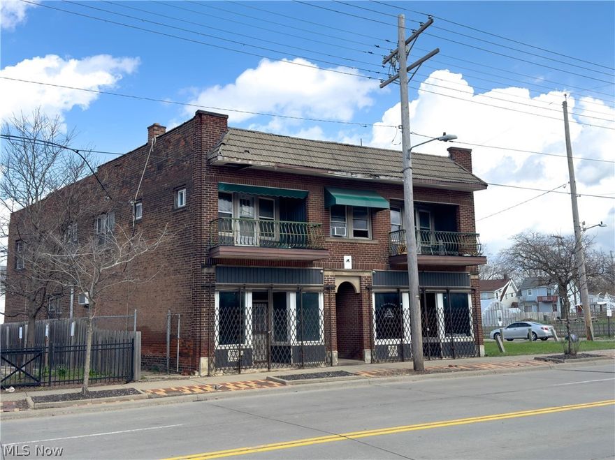 Don't miss this turnkey Mixed used Triplex with residential and commercial space. This property has immediate cash flow! Currently generating $2123/month in rent, with the potential to reach over $3,800/month in gross rental income based of the Section 8 Fair Market Guidelines for the area. This property boast three residential units and two commercial store fronts. The residential units are fully occupied with tenants paying the following: Unit 1 tenant pays $500, Unit 2 tenant pays $750, Unit 3 Tenant pays $873. Two of the Units have 2 bedrooms and 1 bathroom and the other unit has 1 bedroom and 1 bathroom.

Hot water tanks and furnaces have been replaced in the last 5 years