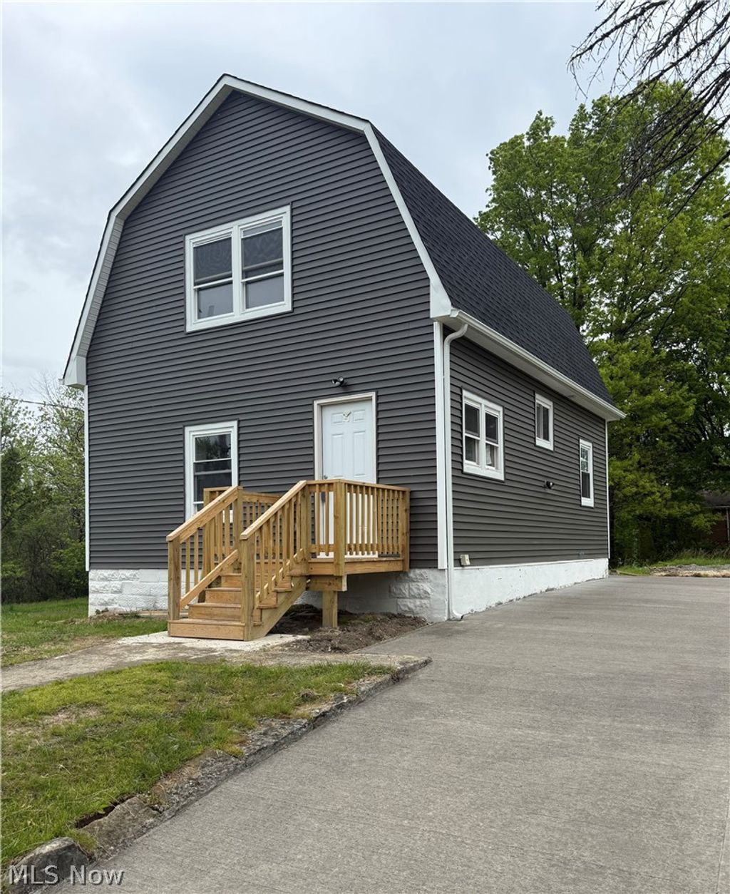 Photo of 418 W Glenaven Avenue, Youngstown, OH 44511 (MLS # 5210734)