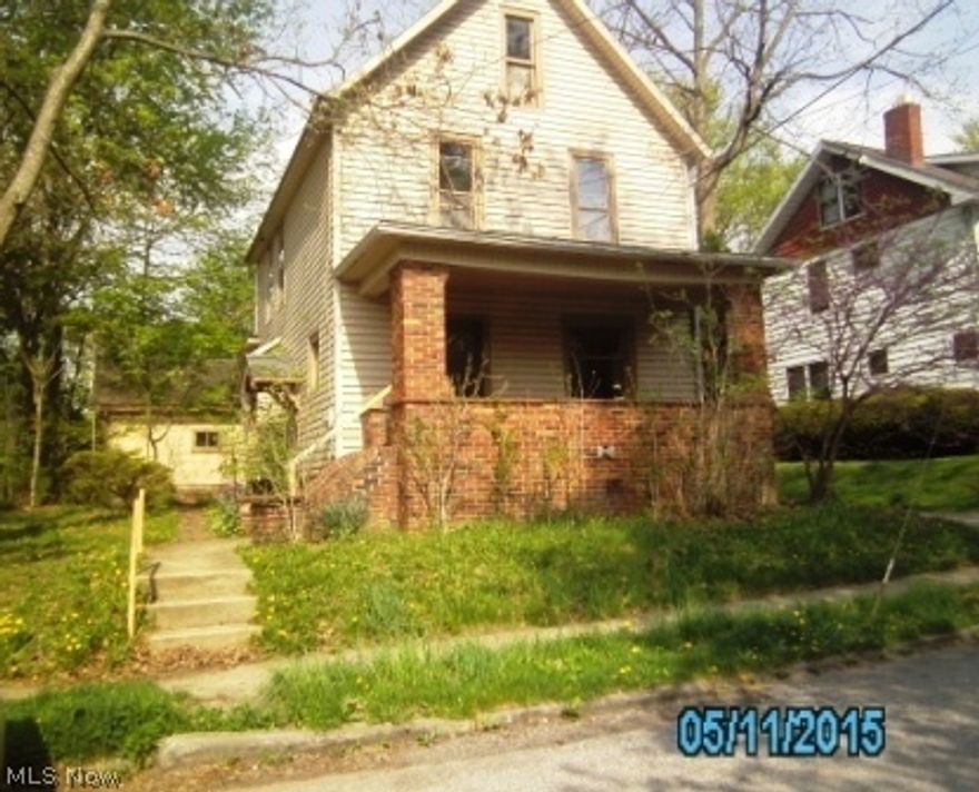 Colonial with 3 brms, 1 baths, dining room, and a family room, ready for your finishing touch. Home has some original woodwork, an enclosed porch, nice size front porch, and a 1 car detached garage. This home is a Fannie Mae Homepath Property. All buyers and buyer’s agents are solely responsible for all info verification.