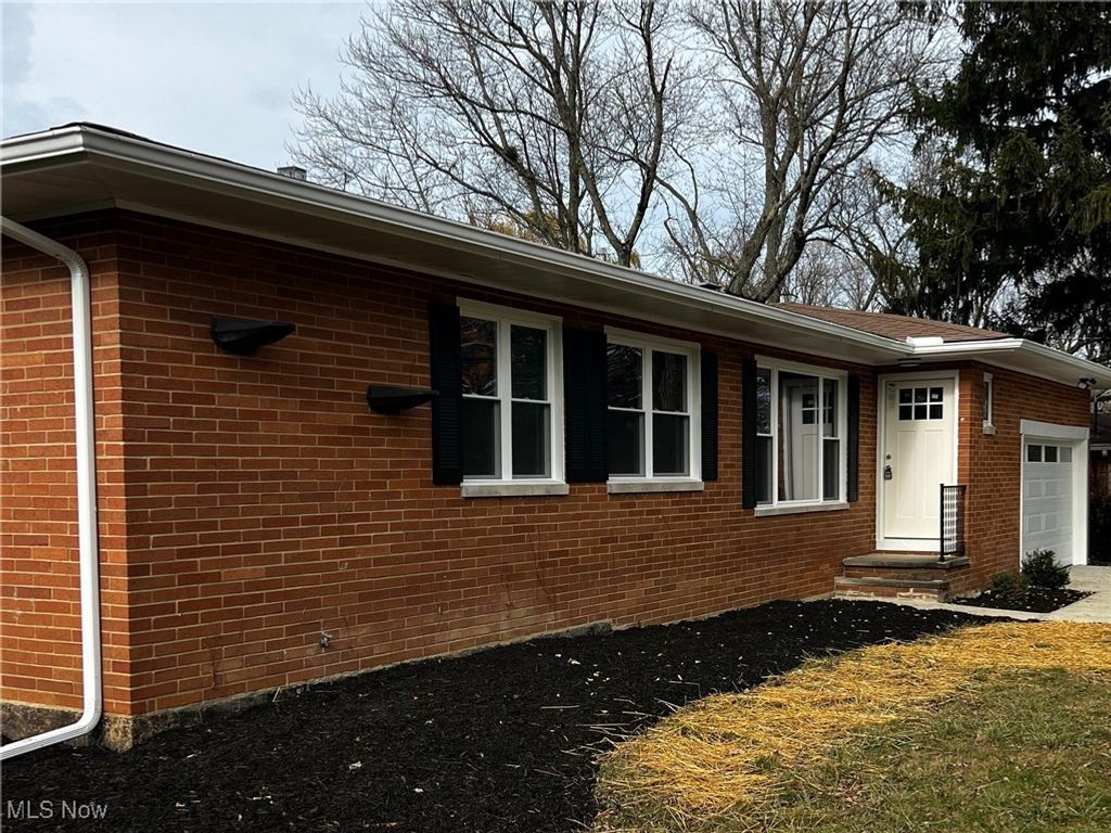 Photo of 10356 Broadview Road, Broadview Heights, OH 44147 (MLS # 5157985)