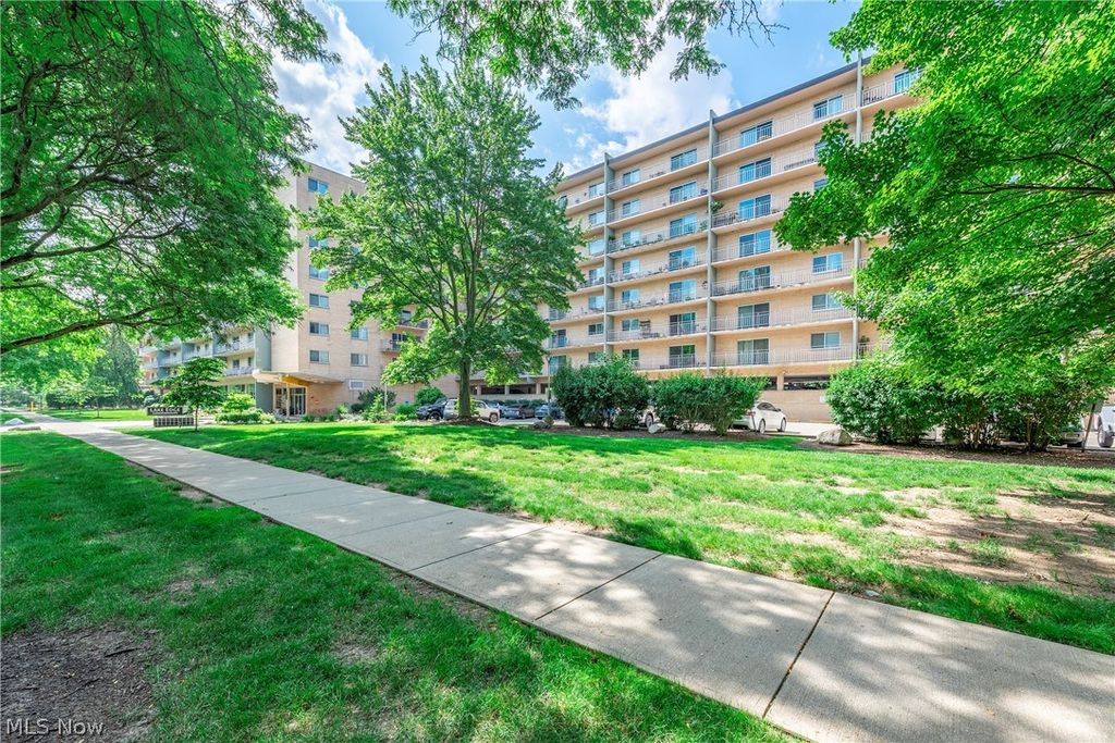Photo of 10301 Lake Avenue #420, Cleveland, OH 44102 (MLS # 5224054)
