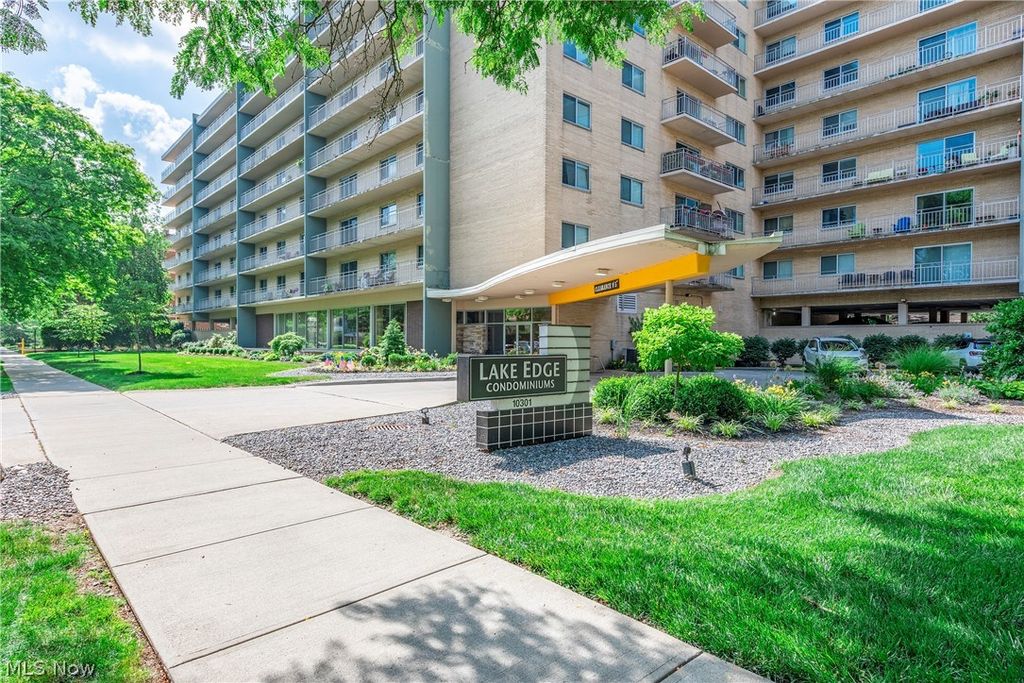 Photo of 10301 Lake Avenue #420, Cleveland, OH 44102 (MLS # 5224054)