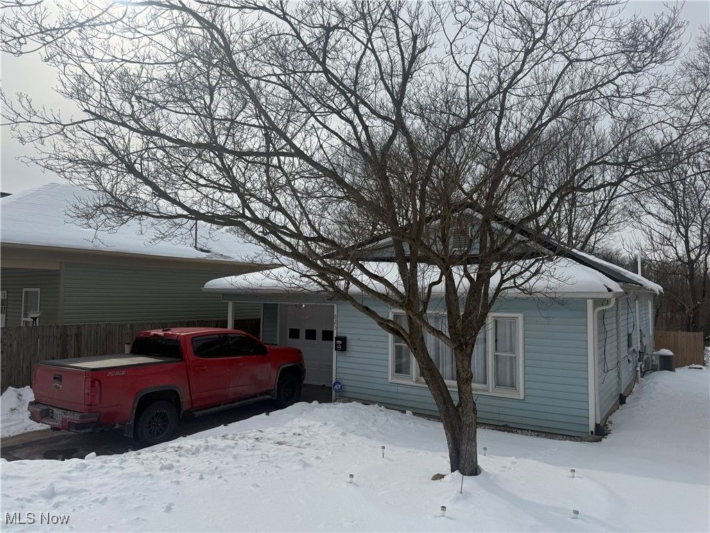 Photo of 823 Goddard Avenue, Zanesville, OH 43701 (MLS # 5185488)