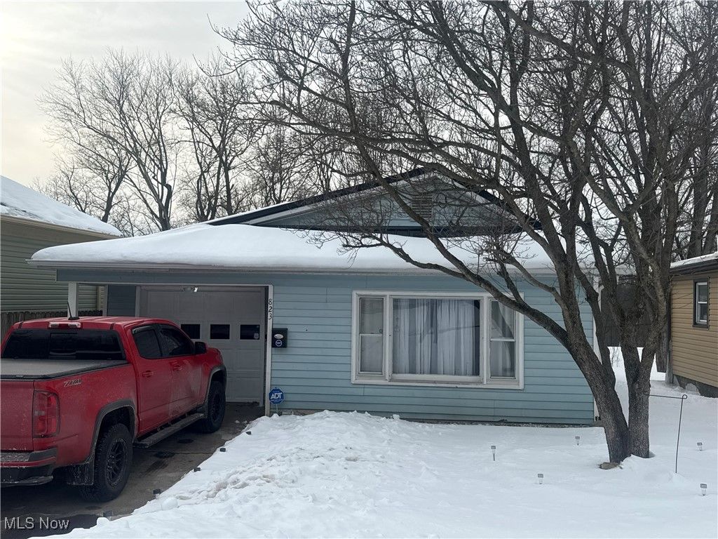 Photo of 823 Goddard Avenue, Zanesville, OH 43701 (MLS # 5185488)