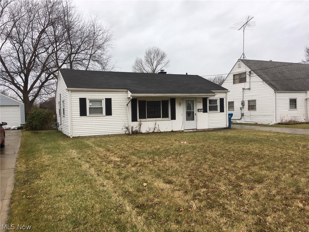 Cozy 3 bedroom Ranch with large Living Room and eat-in Kitchen. Detached 1 & 1/2 car garage. Home is Move in Ready. Large fenced in back yard. There is a park behind this home. New Schools at every level. Very quiet neighborhood. Near Lake Erie & Boat docks. Make this your new home!