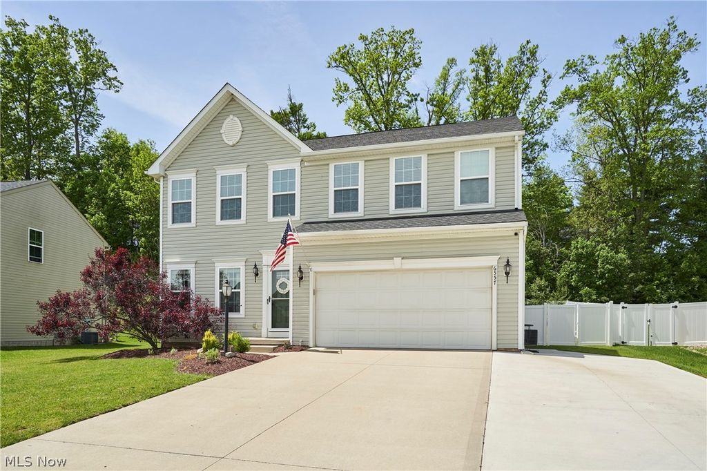 Photo of 6557 Pine Bluff Avenue NE, Canton, OH 44721 (MLS # 5213217)