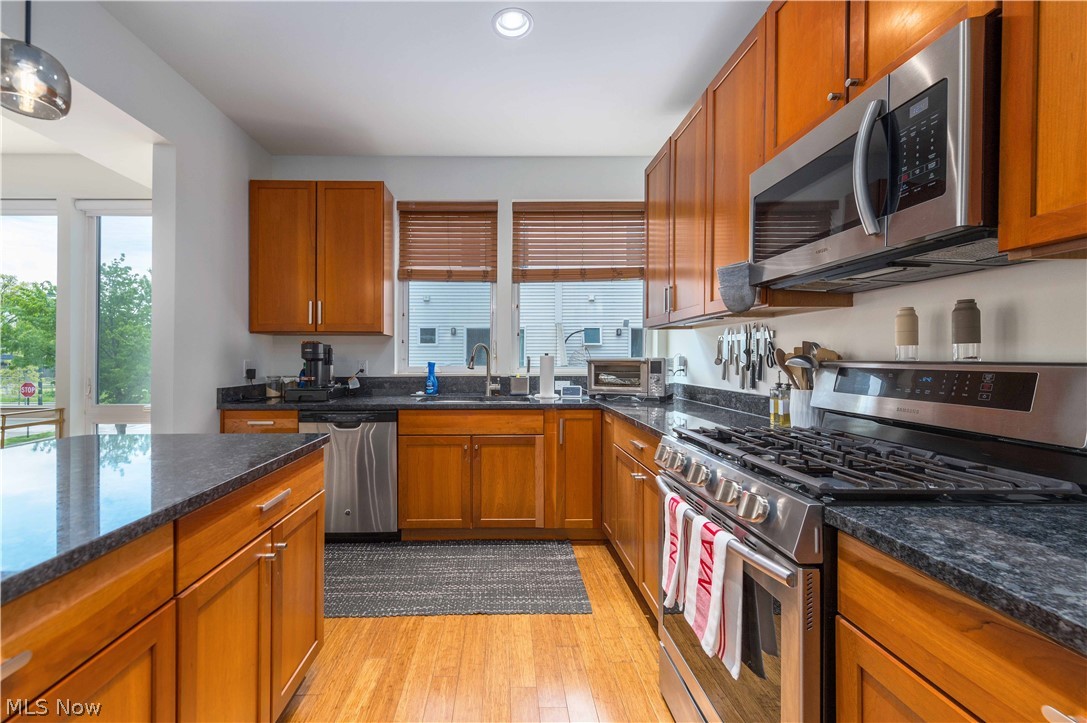 Battery Park Twnhms Condo - Residential