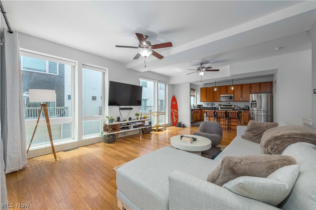 Battery Park Twnhms Condo - Residential