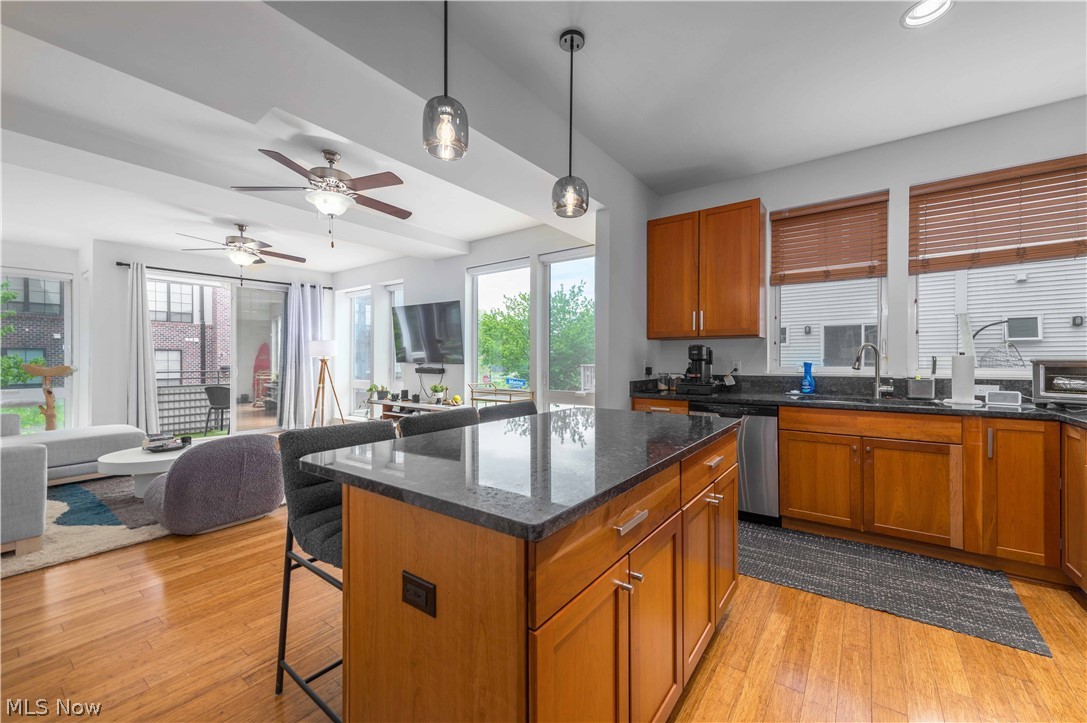 Battery Park Twnhms Condo - Residential