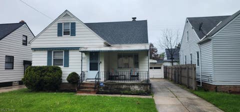 Homes For Sale - 5522 Oakwood Avenue<br/> Maple Heights, OH 44137