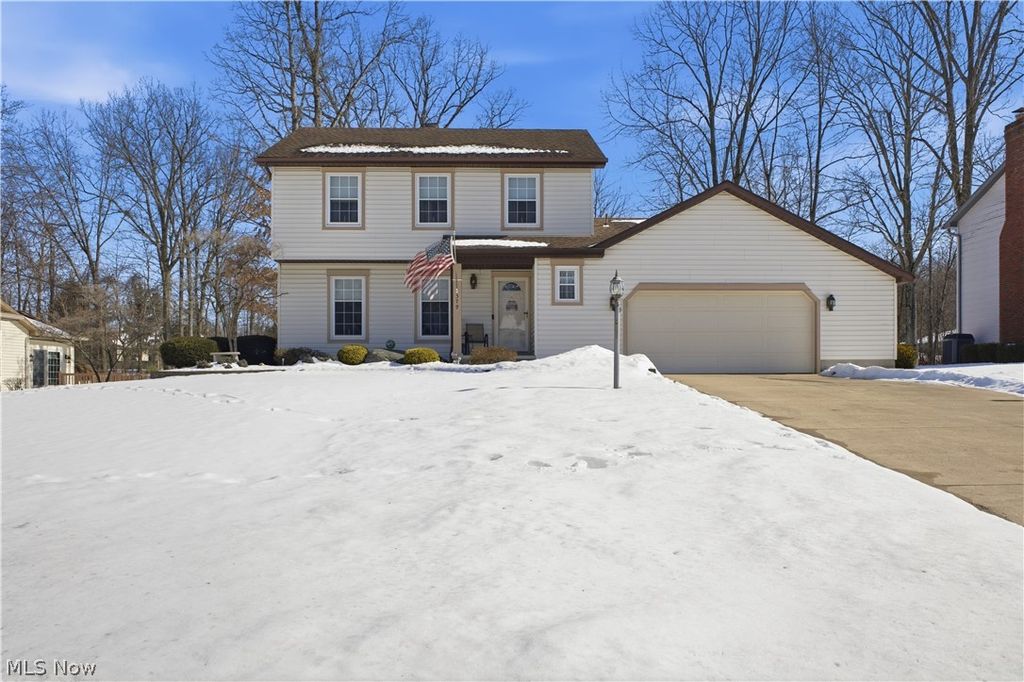 Photo of 379 Wyndclift Place, Austintown, OH 44515 (MLS # 5186941)