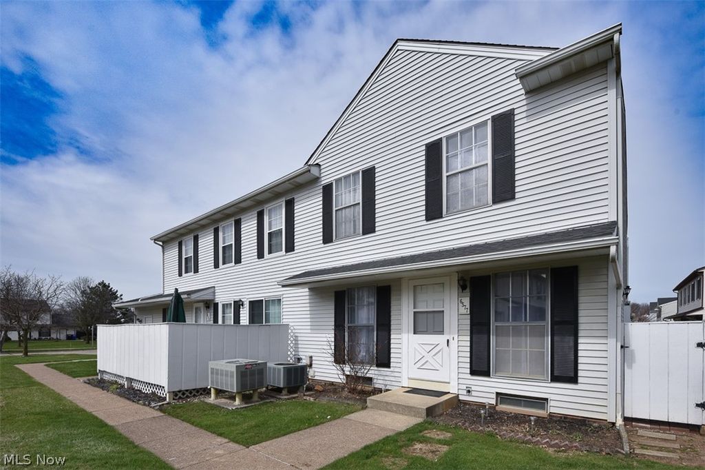 Photo of 6577 Liberty Bell Drive #C20, Brook Park, OH 44142 (MLS # 5196794)