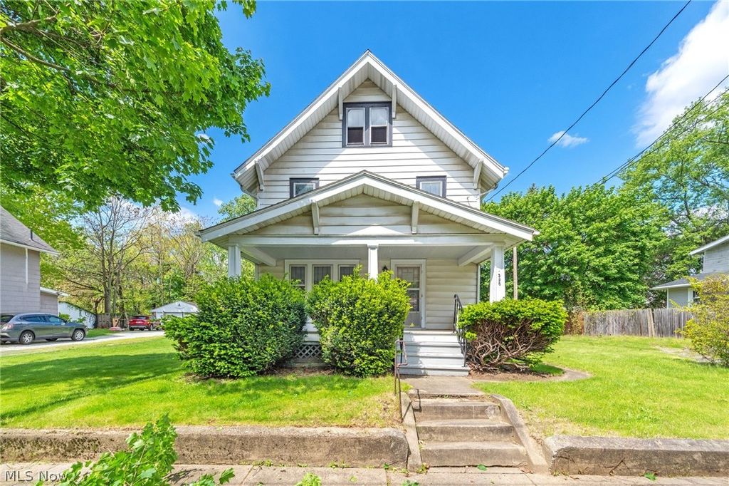 Photo of 1396 Curtis Street, Akron, OH 44301 (MLS # 5209457)