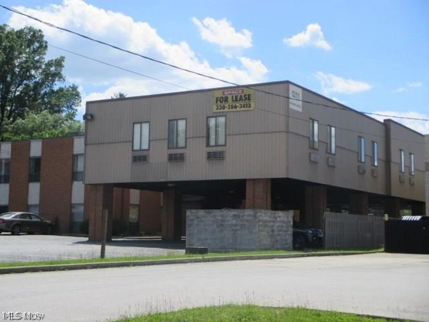 Great location! Monthly rent INCLUDES all utilities. Office space available 460 sq ft.