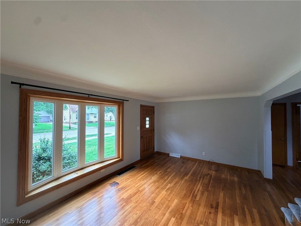 Photo of 4717 Summer Lane, Brooklyn, OH 44144 (MLS # 5211518)