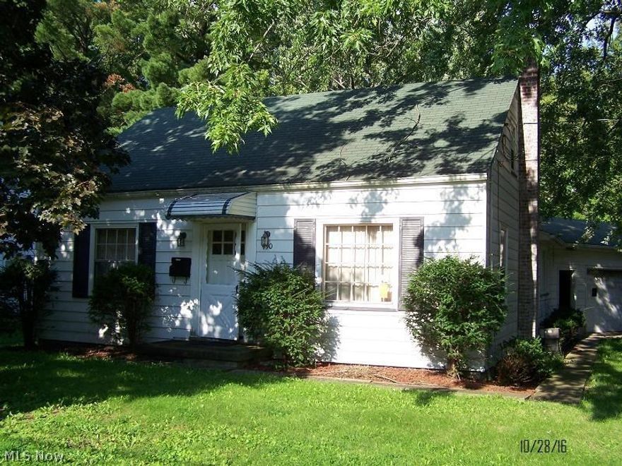 Great opportunity for a solid home on a corner lot in a well established neighborhood.  Call agent for details. 
Offer response may take up to 10 days.